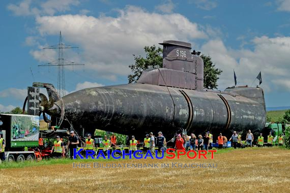 U-Boot-Transport-durch-Hilsbach-und-Weiler (© Siegfried Lörz)