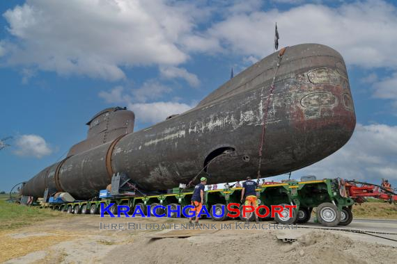 U-Boot-Transport-durch-Hilsbach-und-Weiler (© Siegfried Lörz)