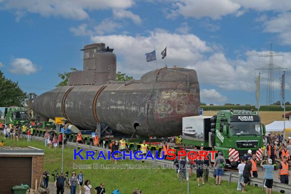 U-Boot-Transport-durch-Hilsbach-und-Weiler (© Siegfried Lörz)