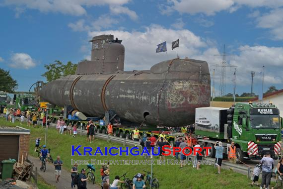 U-Boot-Transport-durch-Hilsbach-und-Weiler (© Siegfried Lörz)